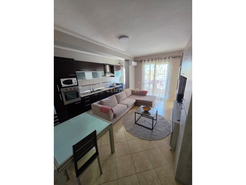 Apartament 2+1 Me Qira në Tregu fshatar, Durrës !