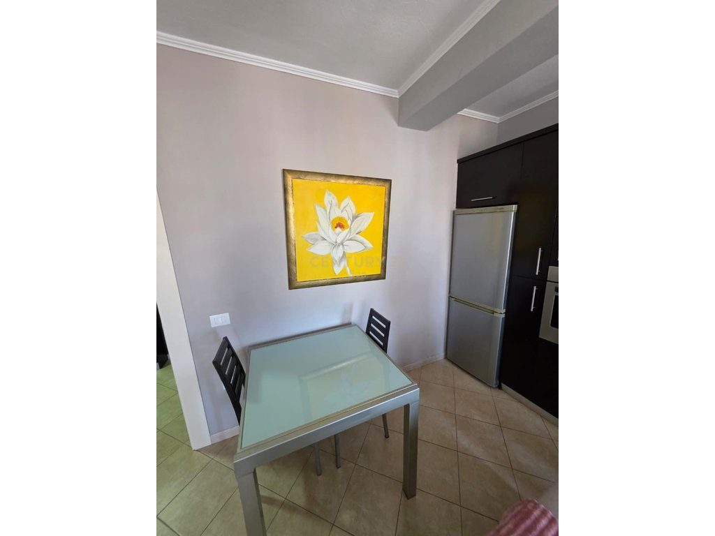 Apartament 2+1 Me Qira në Tregu fshatar, Durrës !