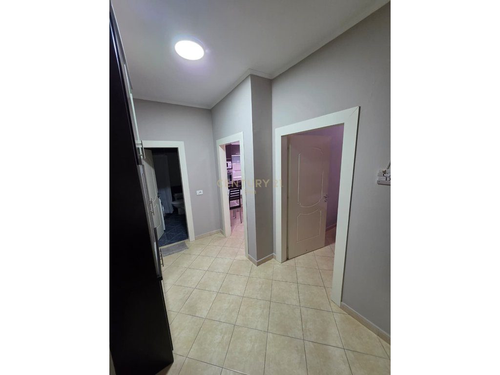 Apartament 2+1 Me Qira në Tregu fshatar, Durrës !