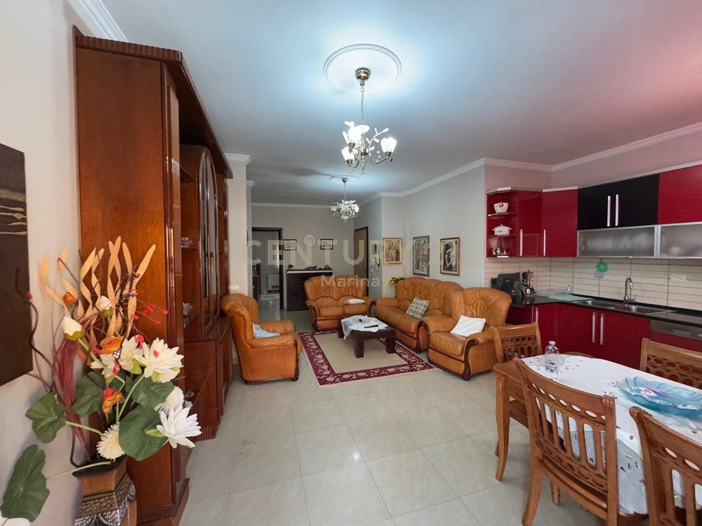 APARTAMENT 3+2+ POST PARKIM PER QERA,NE LUNGOMARE!
