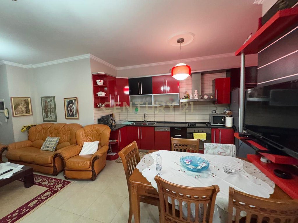 APARTAMENT 3+2+ POST PARKIM PER QERA,NE LUNGOMARE!