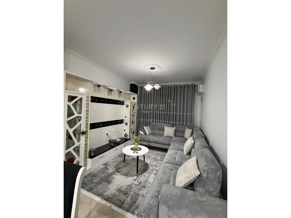 APARTAMENT 1+1 ME QIRA NE YZBERISHT!