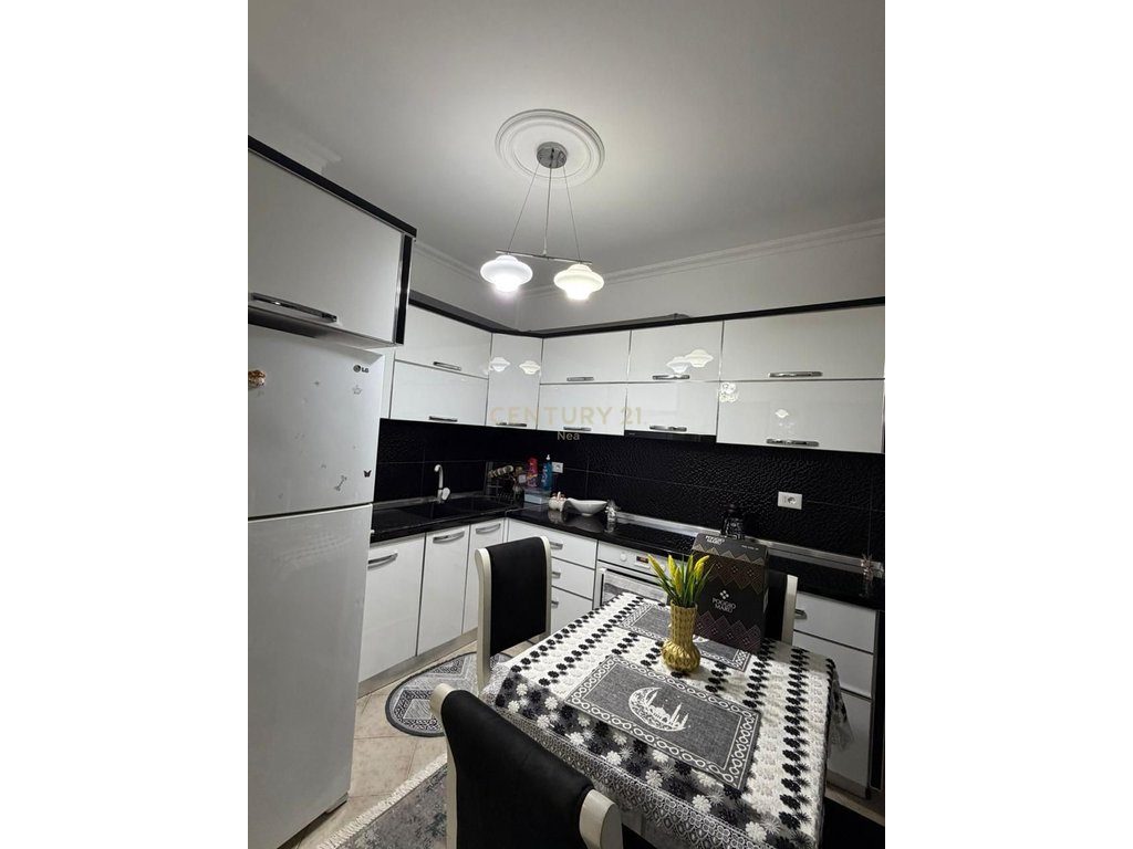 APARTAMENT 1+1 ME QIRA NE YZBERISHT!