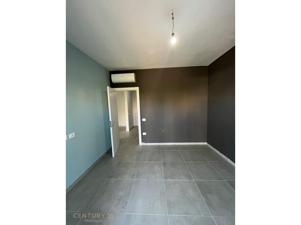 Jepet me qira apartament 1+1 te Liqeni i Thatë, në ndërtimet e Met Invest.