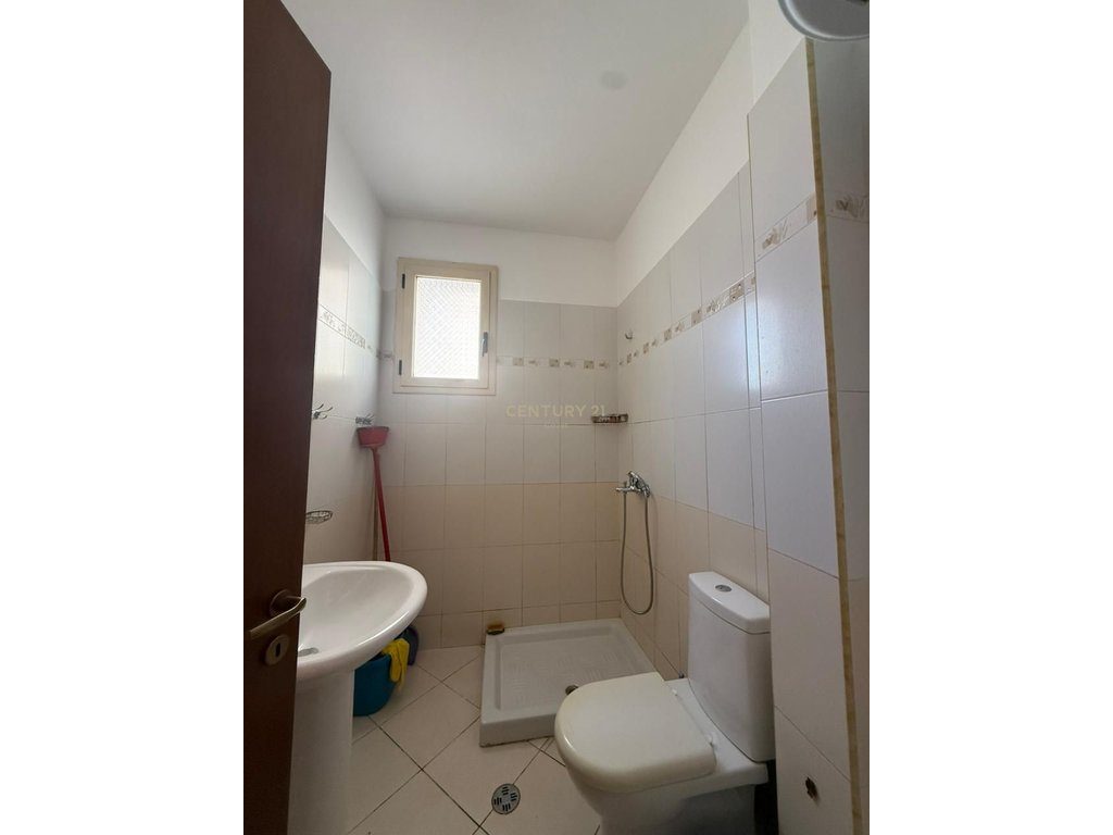SHITET APARTAMENT 1+1+2  NE LUNGOMARE 1 PRANE SHKOLLES SE "MARINES"