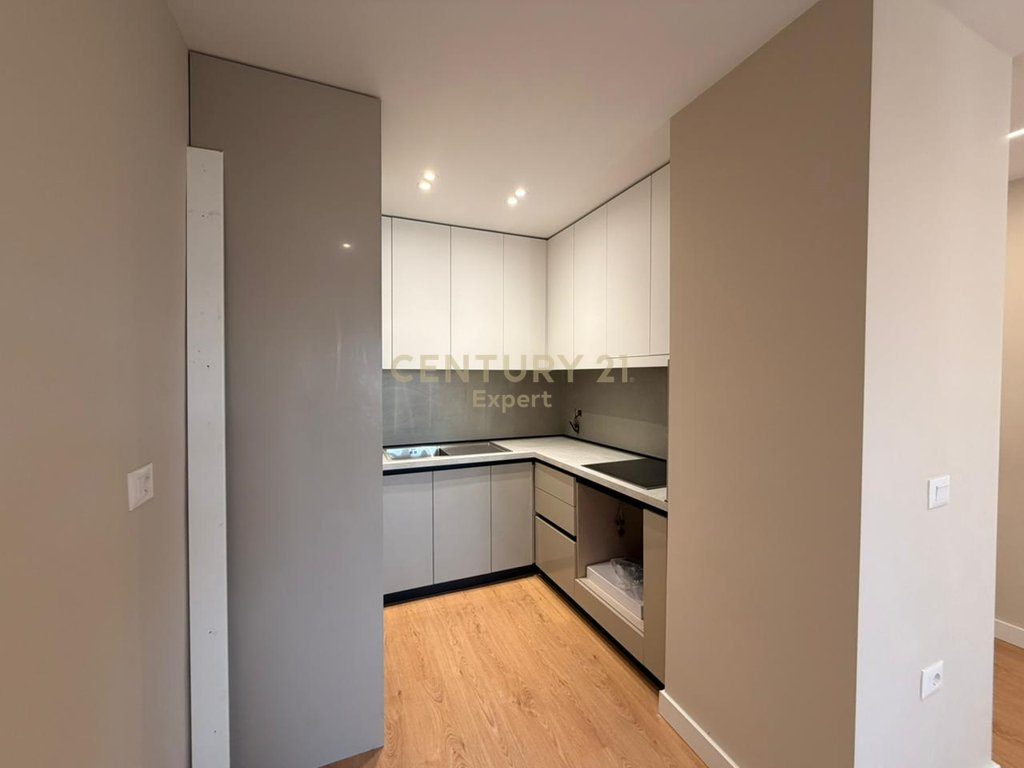 SHESIM APARTAMENT 2+1 PALLATI USLUGA RRUGA ASIM VOKSHI