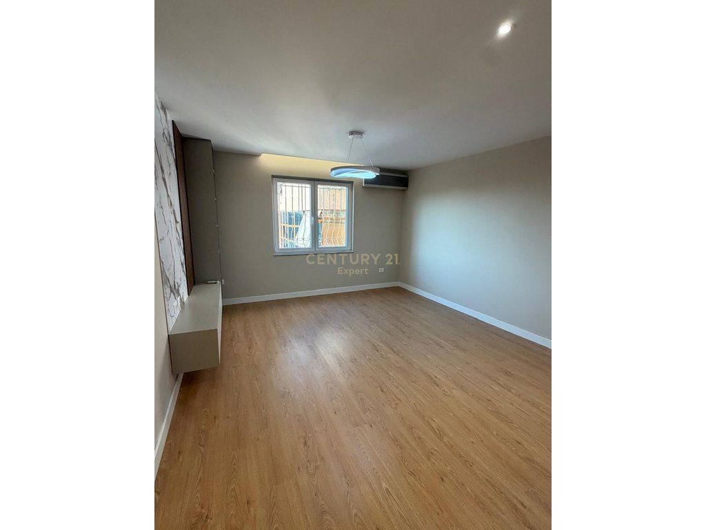 SHESIM APARTAMENT 2+1 PALLATI USLUGA RRUGA ASIM VOKSHI