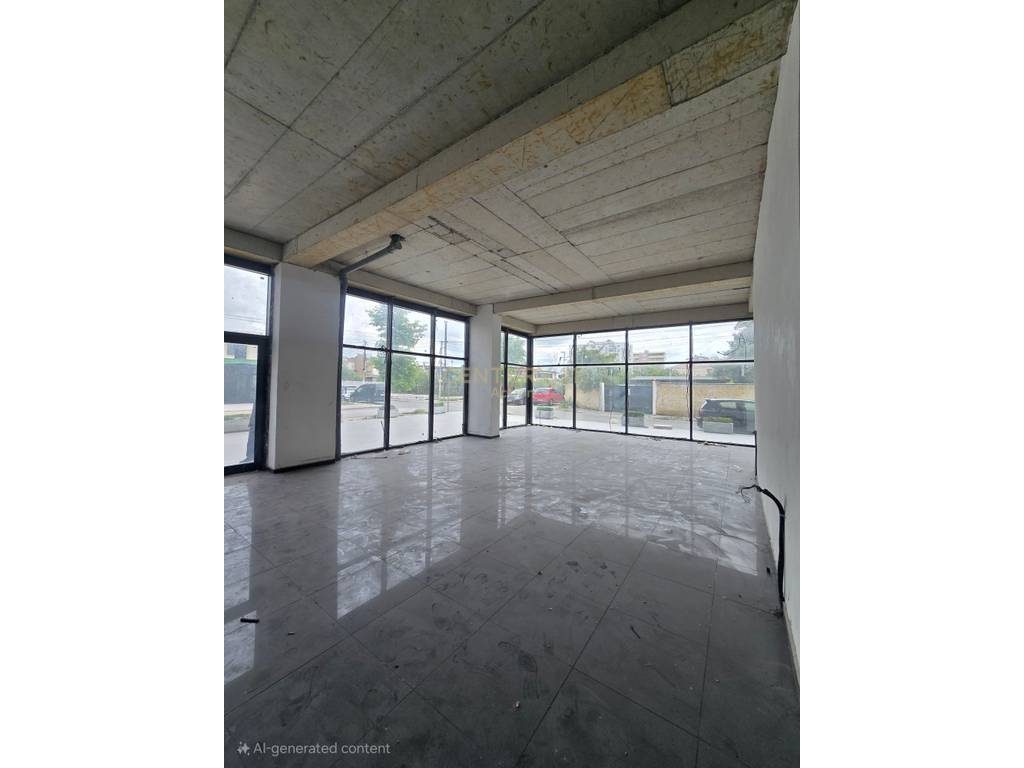 🏢 Jepet me qira ambient komercial në Plazh, Stacioni i Parë, Durrës.
