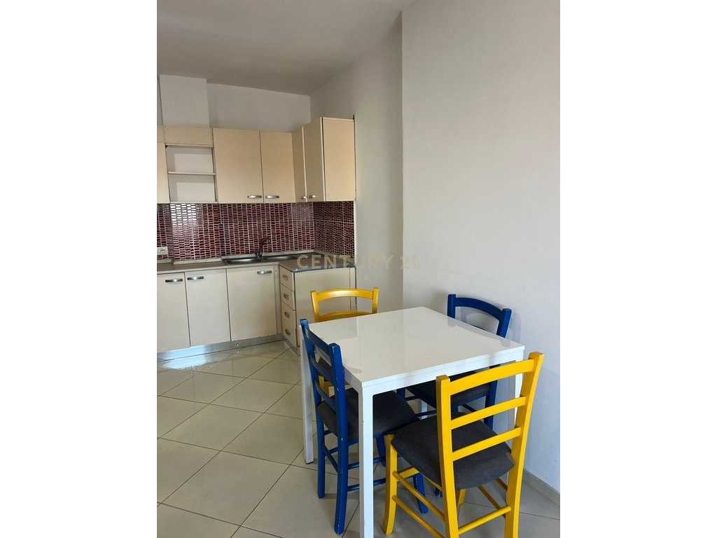 JEPET APARTAMENT 2+1 ME QERA NE ISH KENETE , DURRES !!!