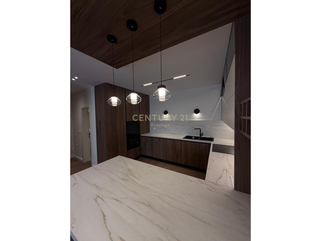 Apartament Luksoz 2+1+2 me Post Parkimi ne zonen e Ish Bllokut, Tirane!