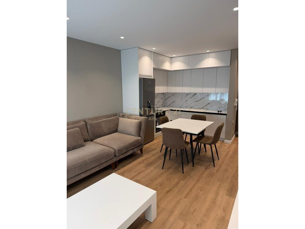 Shitet apartament 1+1  i mobiluar në Kompleksin Xheluks,Rruga e Elbasanit!