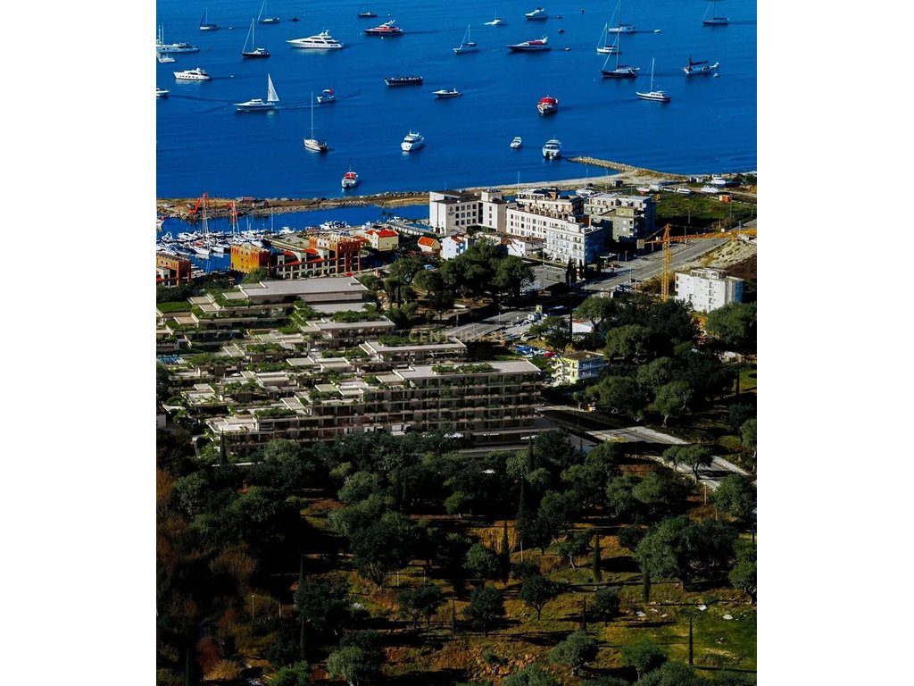 Shitet  Apartament 1+1 në Rezidencën pranë Portit të Jahteve – Lokacion premium – Orikum, Vlorë