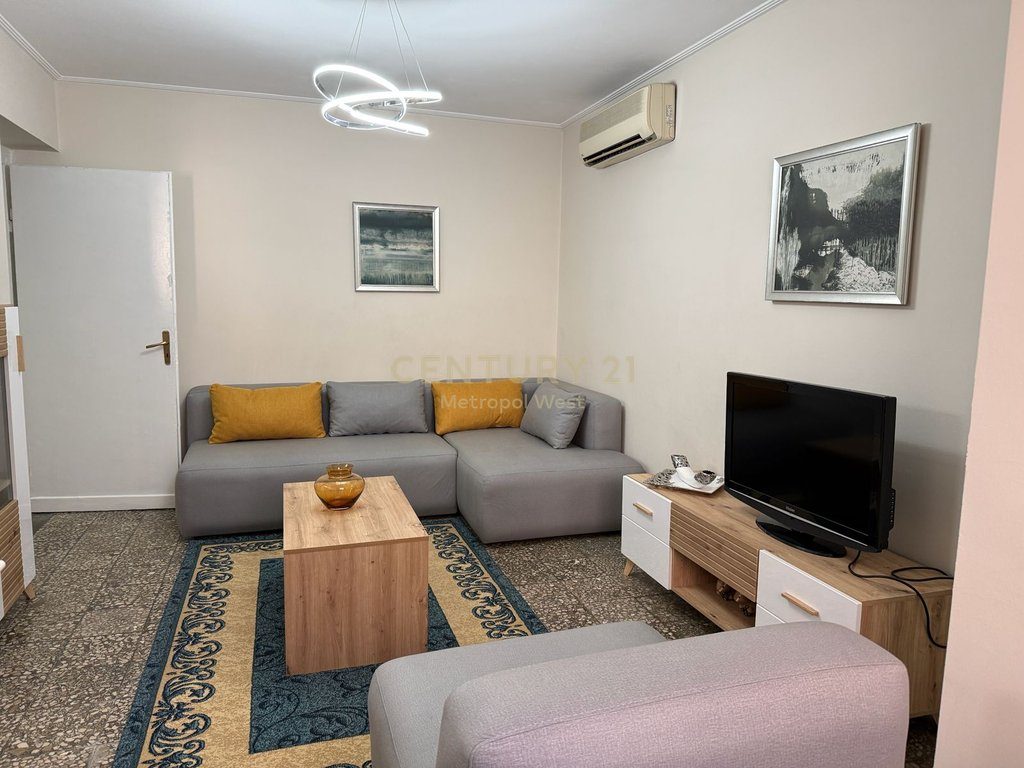 Shkolla e Baletit, apartament 1+1 me qira