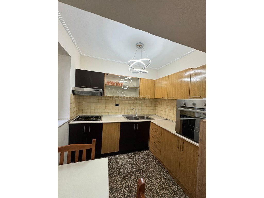 Shkolla e Baletit, apartament 1+1 me qira