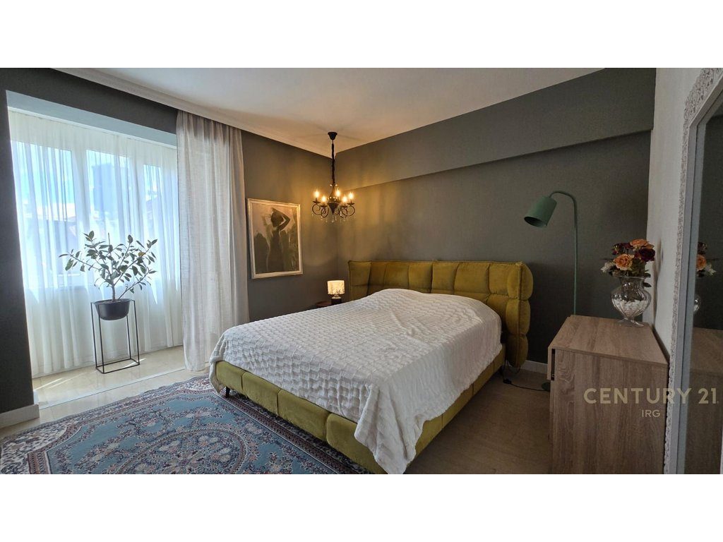 Apartament 3+1 Me Qira në Rruga e Durresit, Tiranë !!
