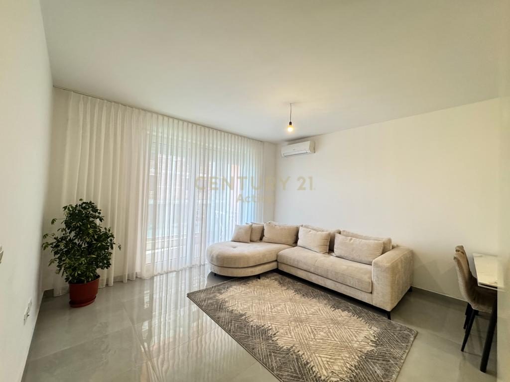 JEPET ME QIRA APARTAMENT MODERN 1+1 TEK FOLEJA E GJELBER,RING CENTER!