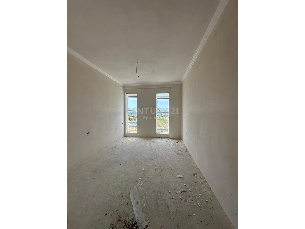Apartament 2+1+2+post parkimi me pamje deti  per shitje tek Gjiri i  Lalzit !