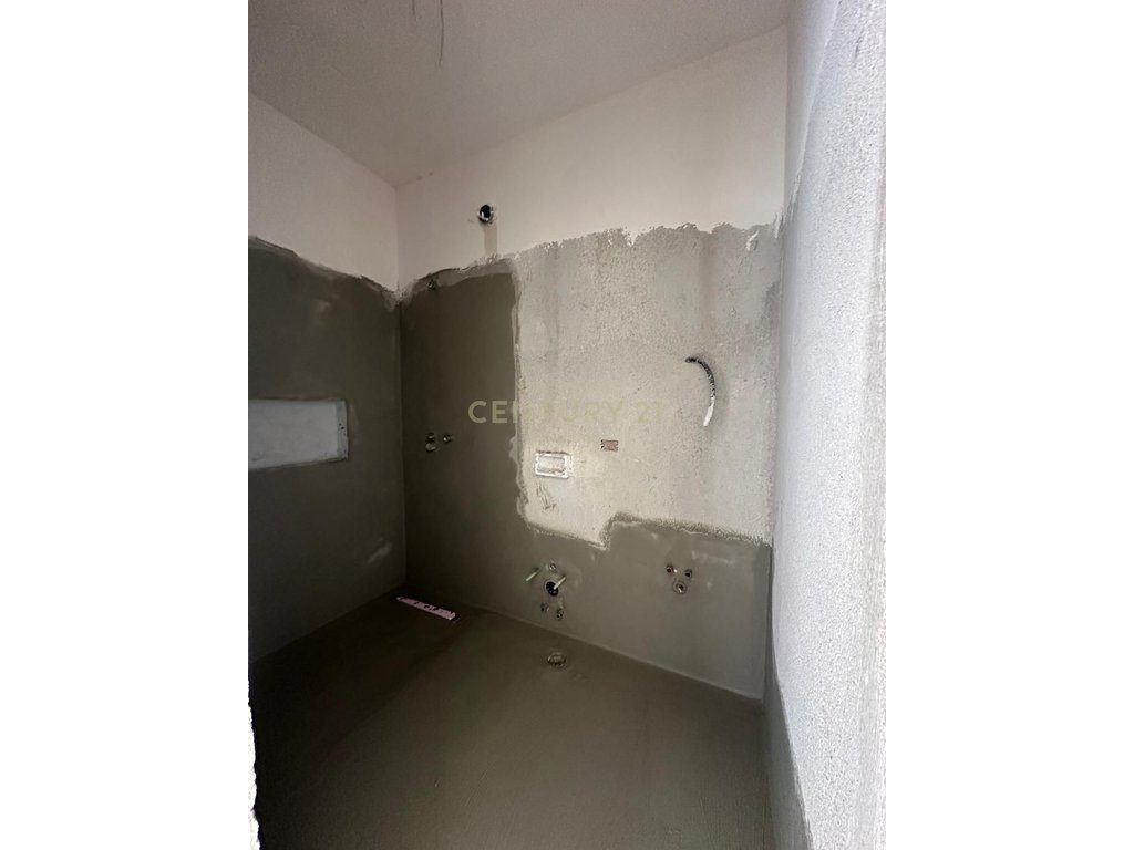Apartament 2+1+2+post parkimi me pamje deti  per shitje tek Gjiri i  Lalzit !