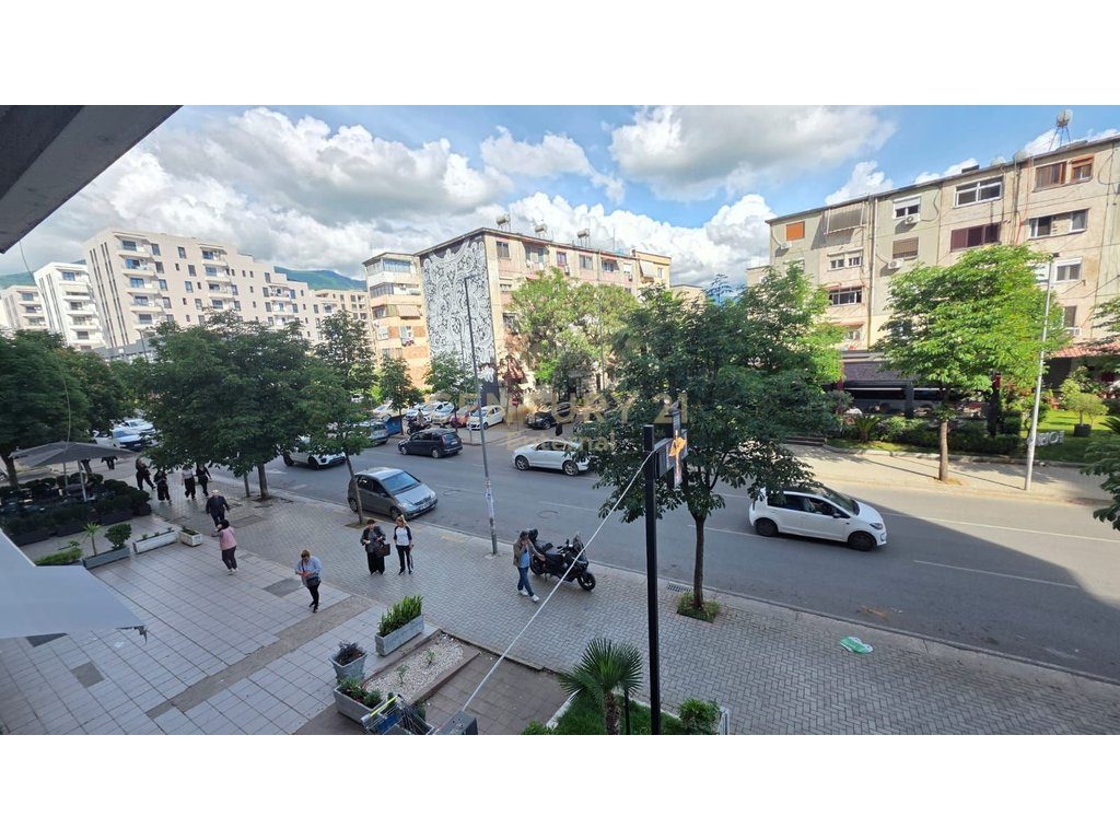 Ambient Komercial per Shitje ne rezidencen “Kolombo”