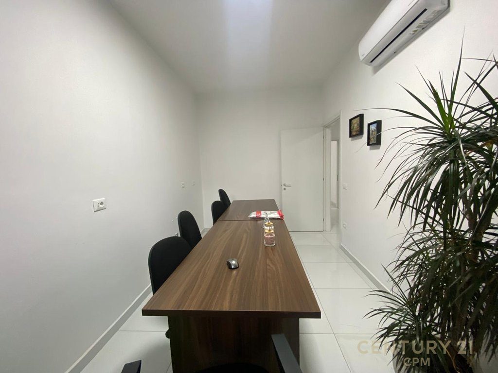 NE KOMUNEN E PARISIT TEK KIKA 2 JAPIM ME QIRA AMBIENT ZYRE