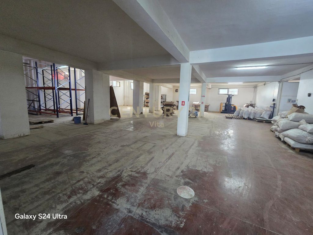 Jepet me qira Magazinë 550m2 në Durrës!