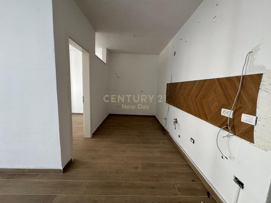 Shitet Apartament 1+1  në Spitalle – Pallat i Ri me Ashensor ! 60.000  Euro