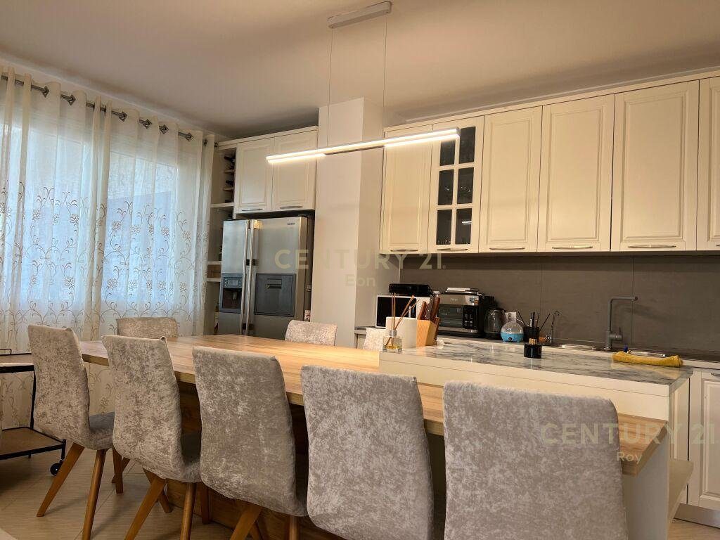 Apartament 2+1+2 Për Shitje në Stacionin e Trenit, Durrës!!