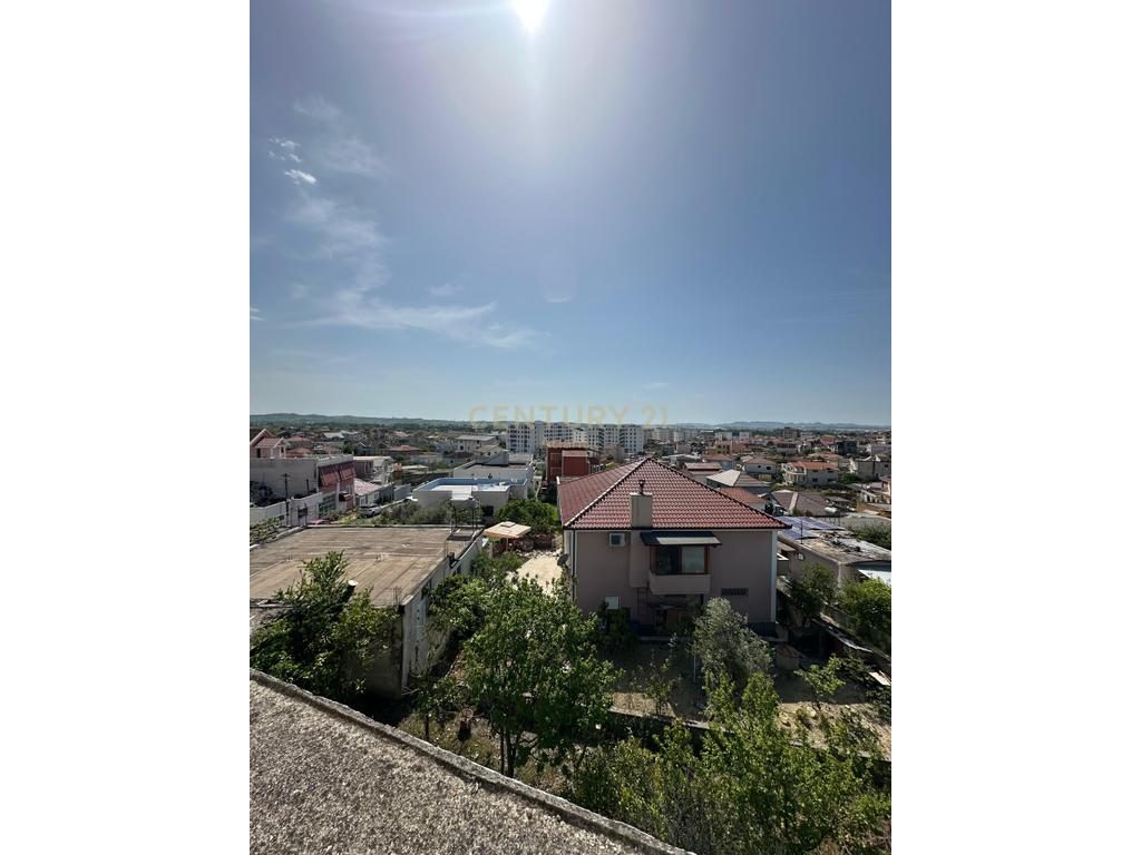 Shitet vilë 2-katëshe + papafingo në Shijak / Durres