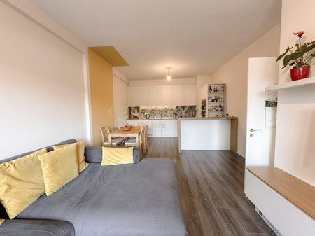 SHESIM APARTAMENT 2+1 ME POST PARKIMI TEK TIRANA TOWER!