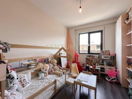 SHESIM APARTAMENT 2+1 ME POST PARKIMI TEK TIRANA TOWER!