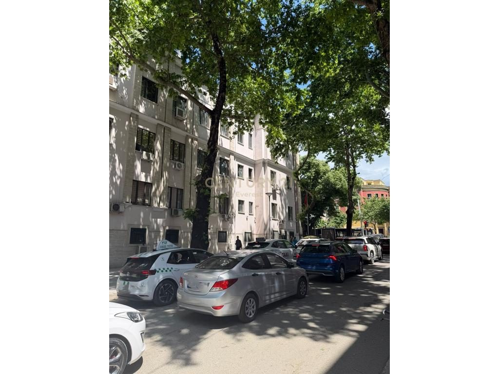 SHALLVARET, ZYRE PER QIRA
