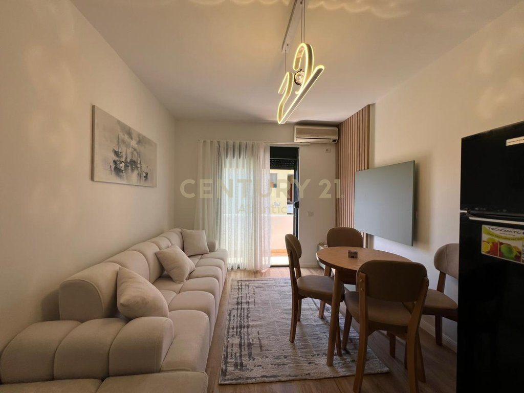 SHITET APARTAMENT 1+1 I MOBILUAR NE GOLEM 58 MILION LEK !