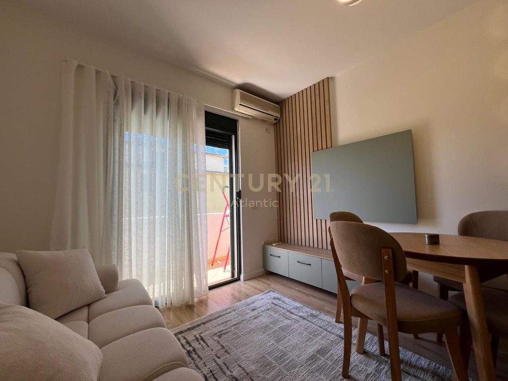 SHITET APARTAMENT 1+1 I MOBILUAR NE GOLEM 58 MILION LEK !