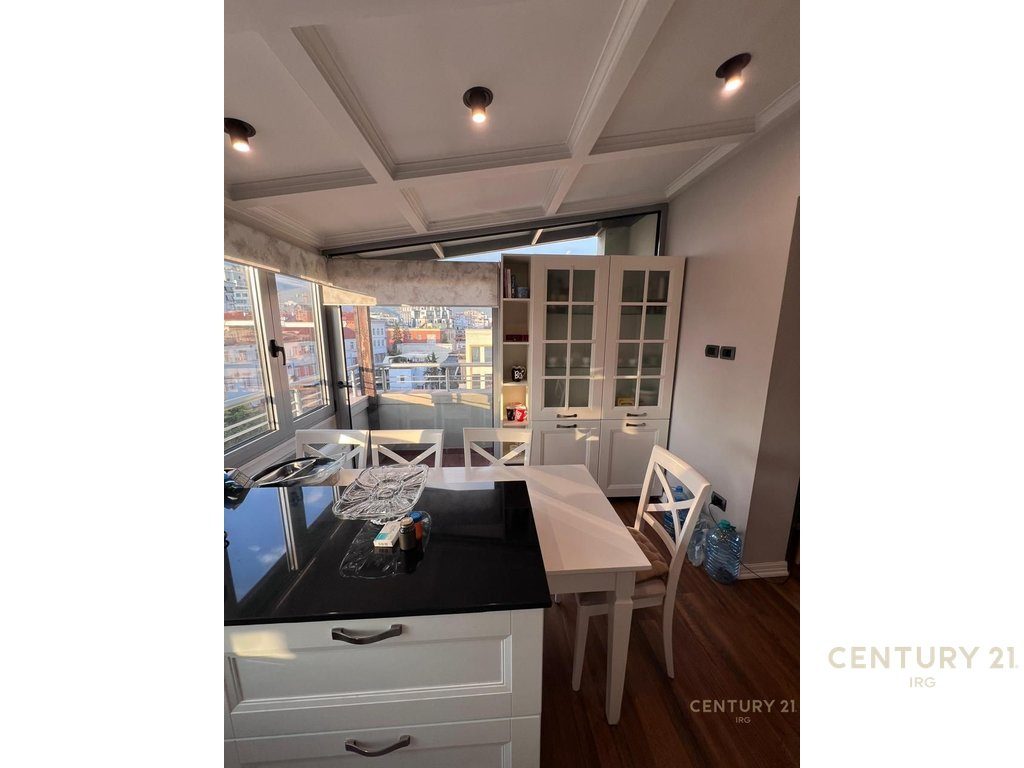 PENTHOUSE LUKSOZ NE QENDER PRANE  MINISTRISE SE DREJTESISE!