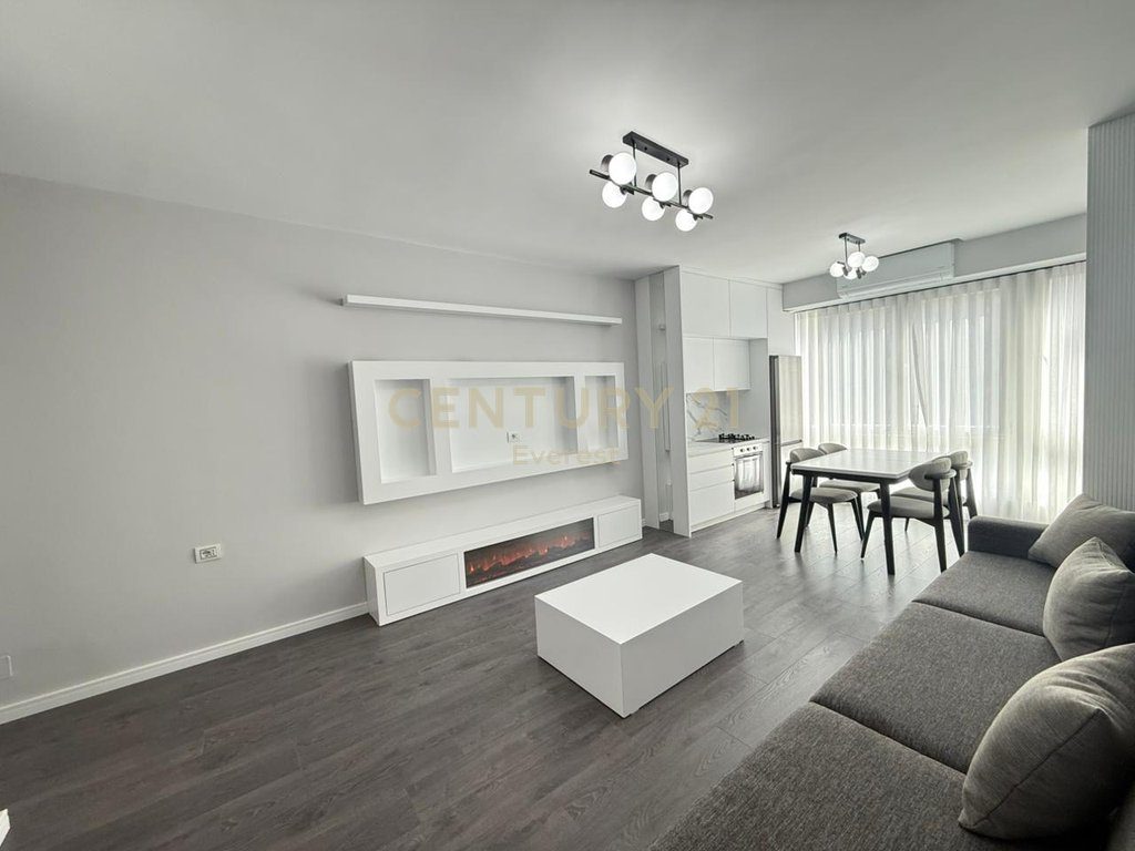 KOMPLEKSI USLUGA, APARTAMENT 2+1 PËR QIRA