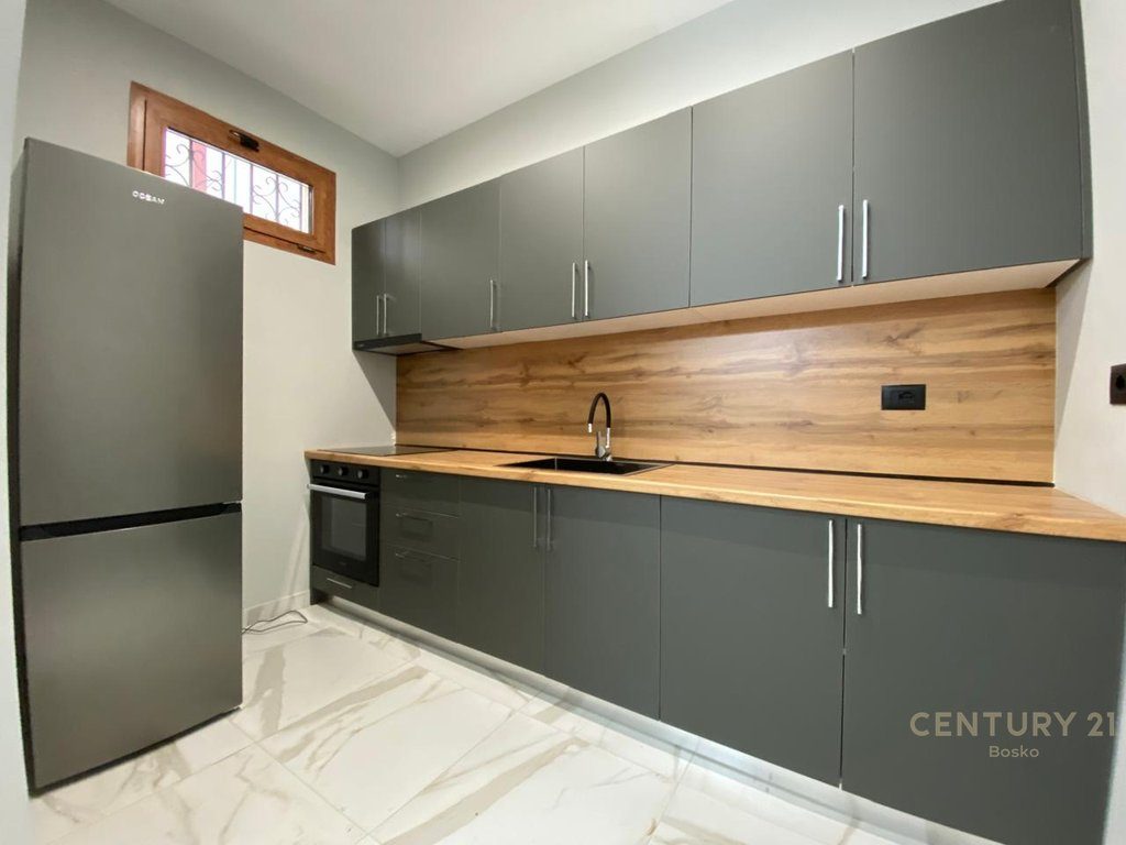 ME QIRA APARTAMENT 1+1 + PARKING RRUGA JORDAN MISJA