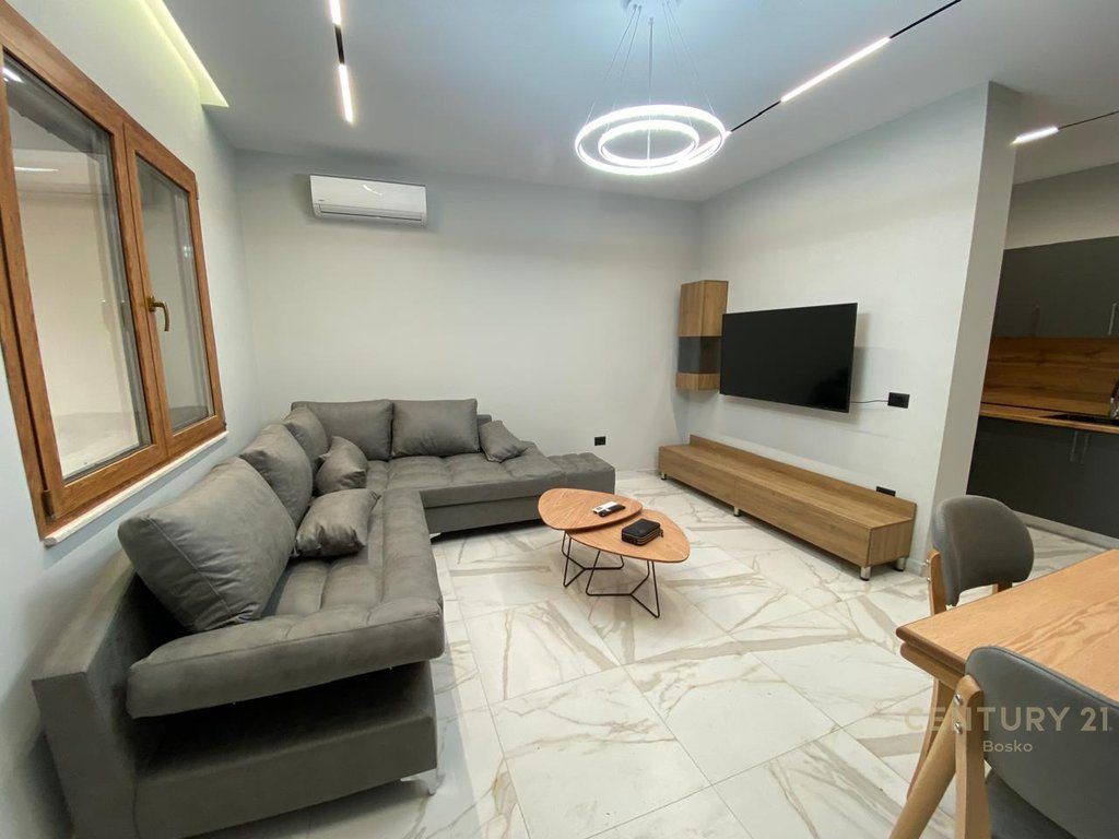ME QIRA APARTAMENT 1+1 + PARKING RRUGA JORDAN MISJA