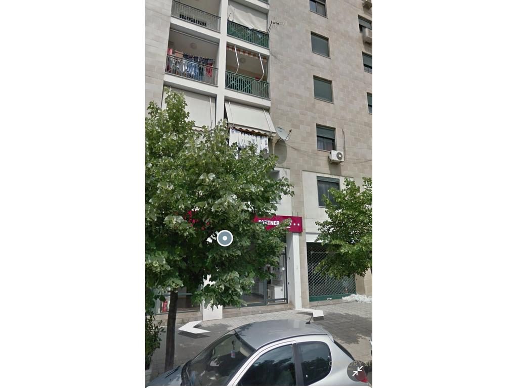 Ambjent komercial per shitje ne Kinostudio