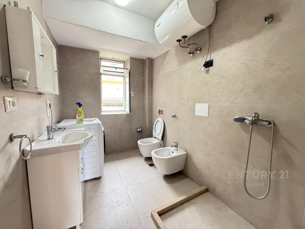 Apartament 1+1 për shitje në Ish-Stacionin e Fundit të Tiranës së Re!!