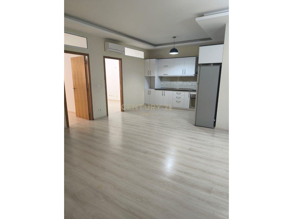 Shitet apartament 2+1 te 5 Maji