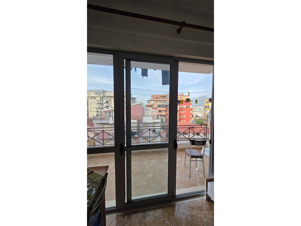 Shitet Apartament 1+1 , Kodra e Diellit