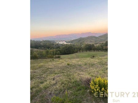 Shitet Toke 5250m2 te Univers Reklama ne Kashar