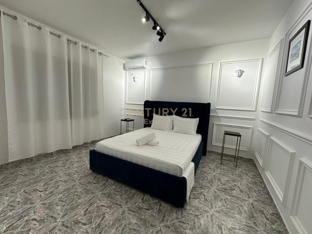 Apartament 1+1+post parkimi per qira në Vlorë