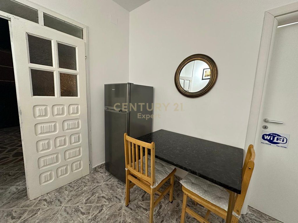 Apartament 1+1+post parkimi per qira në Vlorë