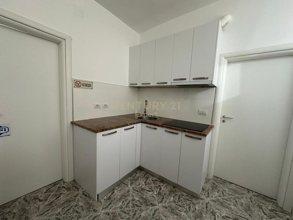 Apartament 1+1+post parkimi per qira në Vlorë
