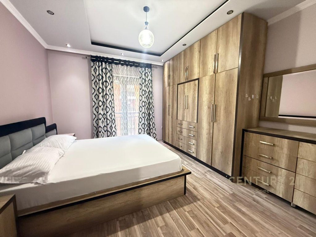 Jepet me qira apartament 2+1 +2 dhe post parkimi ne zonen e Unazes se Re te kompleksi Green City!