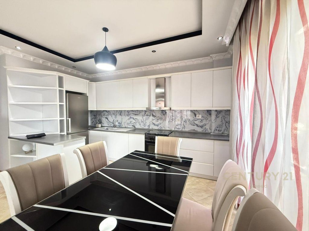 Jepet me qira apartament 2+1 +2 dhe post parkimi ne zonen e Unazes se Re te kompleksi Green City!