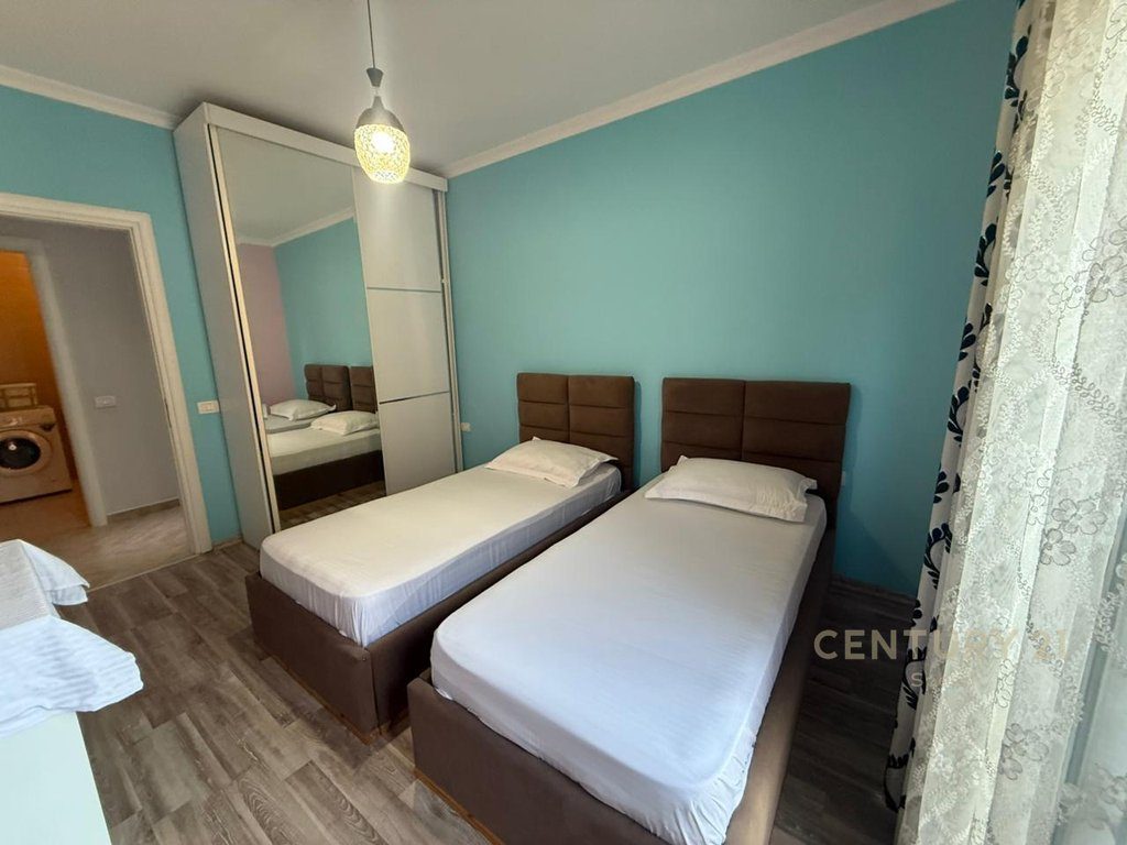 Jepet me qira apartament 2+1 +2 dhe post parkimi ne zonen e Unazes se Re te kompleksi Green City!