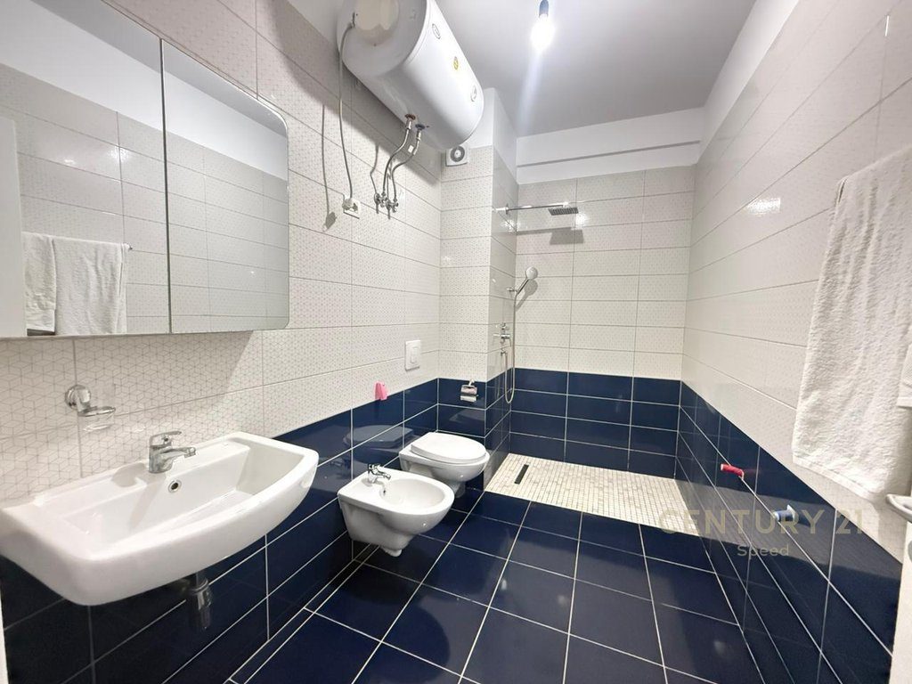 Jepet me qira apartament 2+1 +2 dhe post parkimi ne zonen e Unazes se Re te kompleksi Green City!