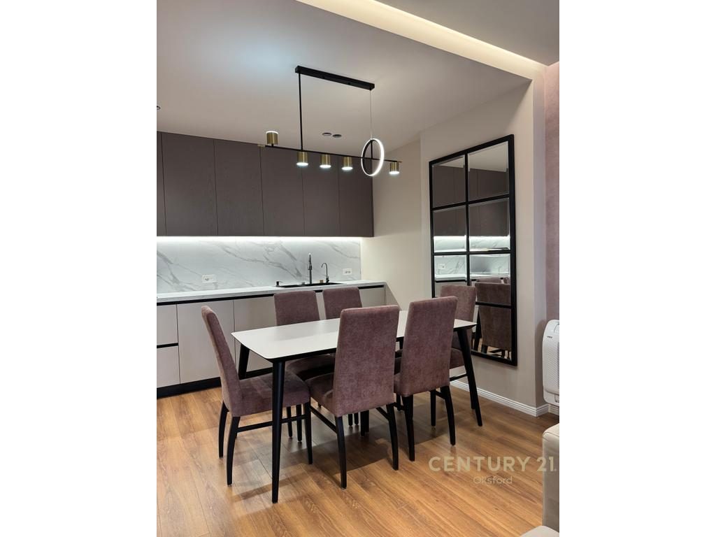 APARTAMENT 1+1  PËR QIRA TE SHKOLLA E KUQE!